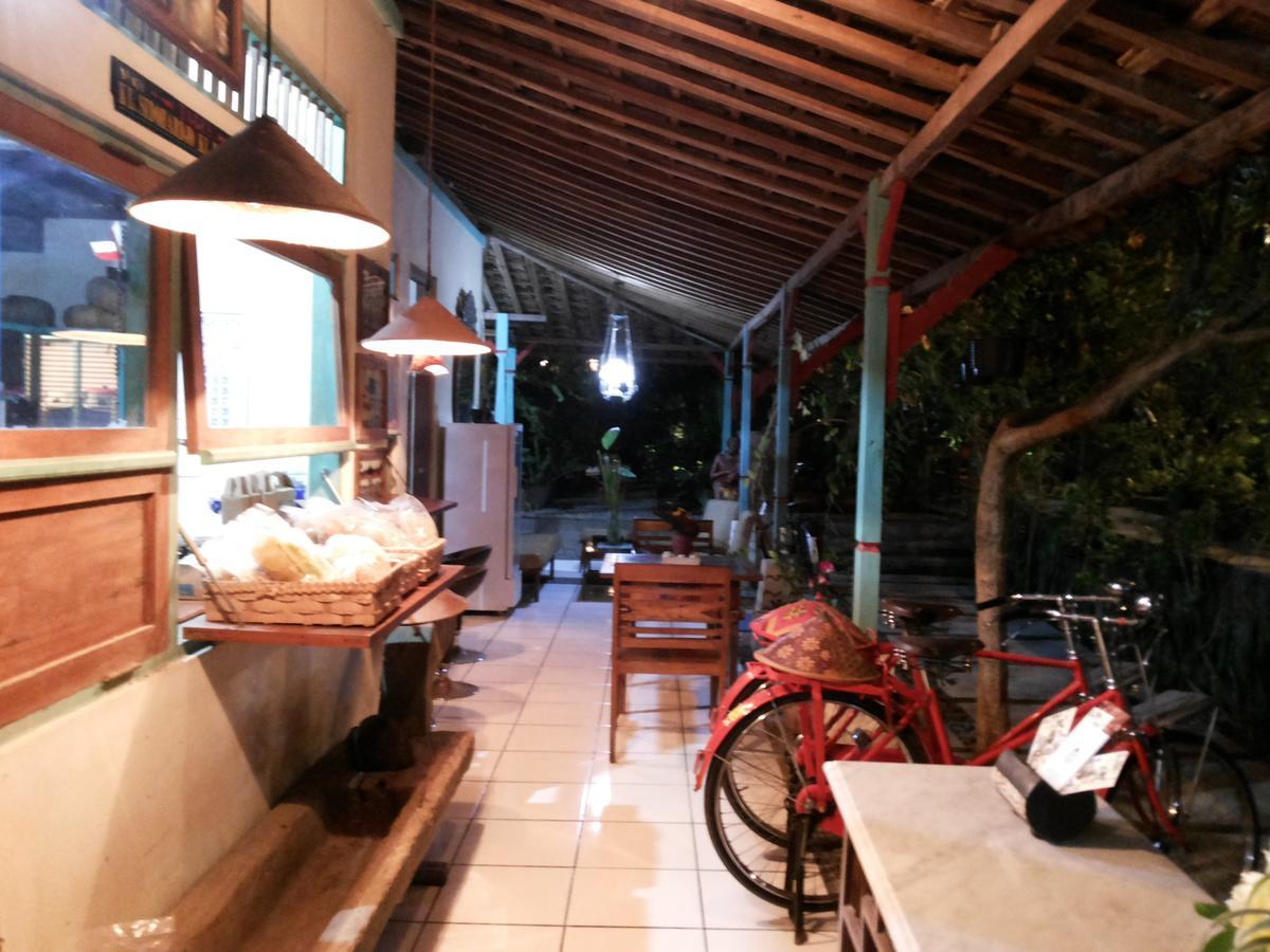 Hotel Puri Brata à Parangtritis Extérieur photo