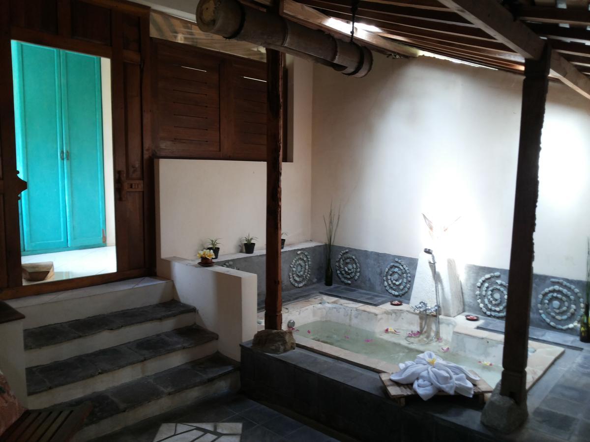 Hotel Puri Brata à Parangtritis Extérieur photo
